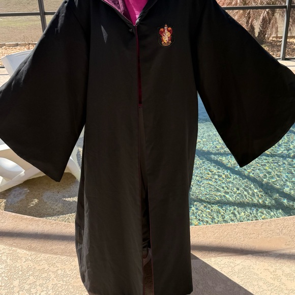 Warner Bros. Gryffindor Robe - Black and Maroon - Picture 4 of 8